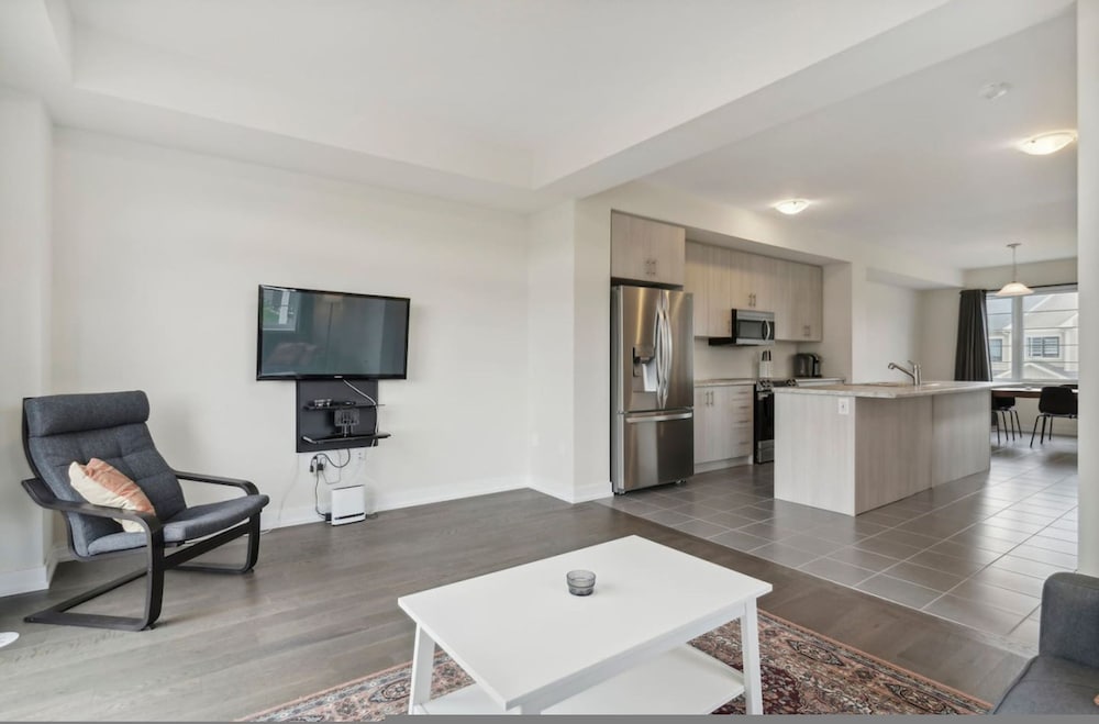 A Brand New 4BR Townhouse in Thorold Retreat