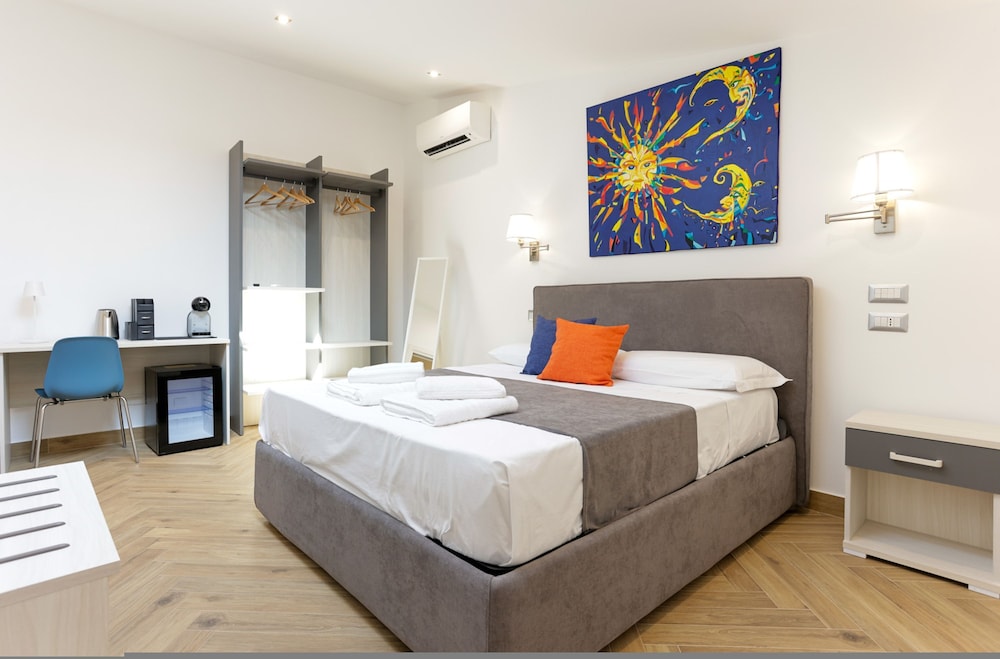 Pessina 90 Rooms in Naples