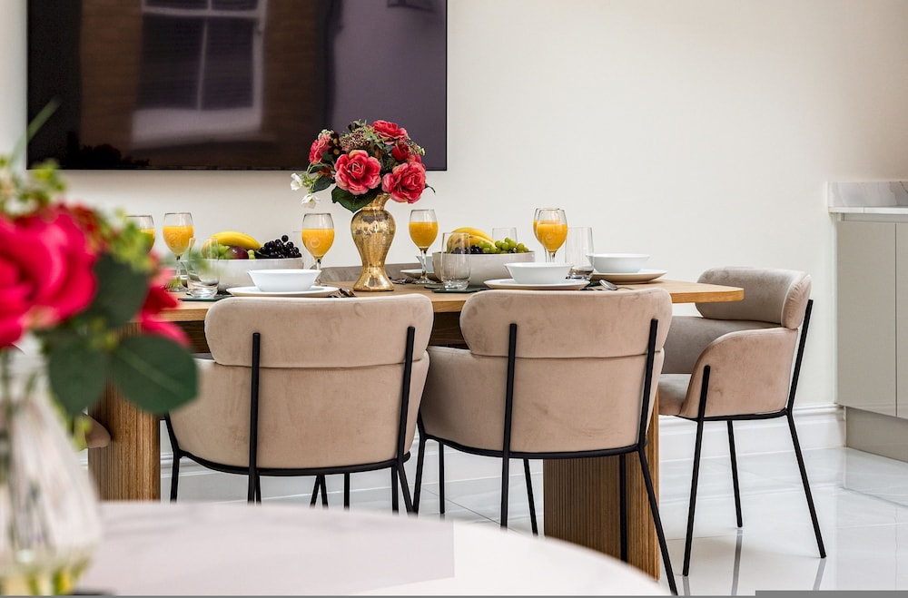 3-bdr Stunning LUX Villa Parking Central London