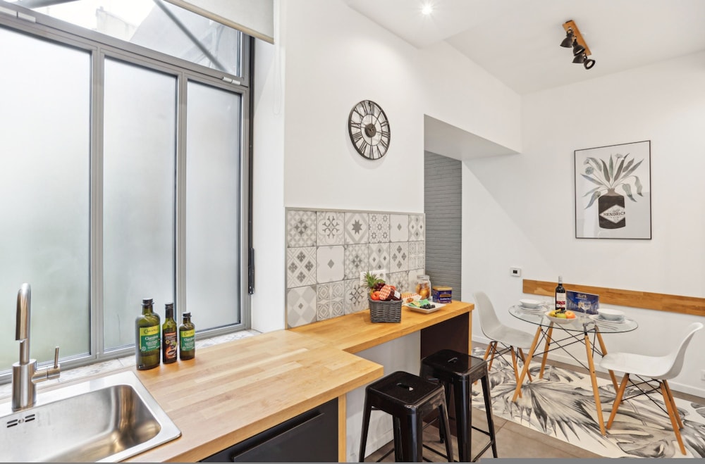 Lavie Maison House in the Marais Family