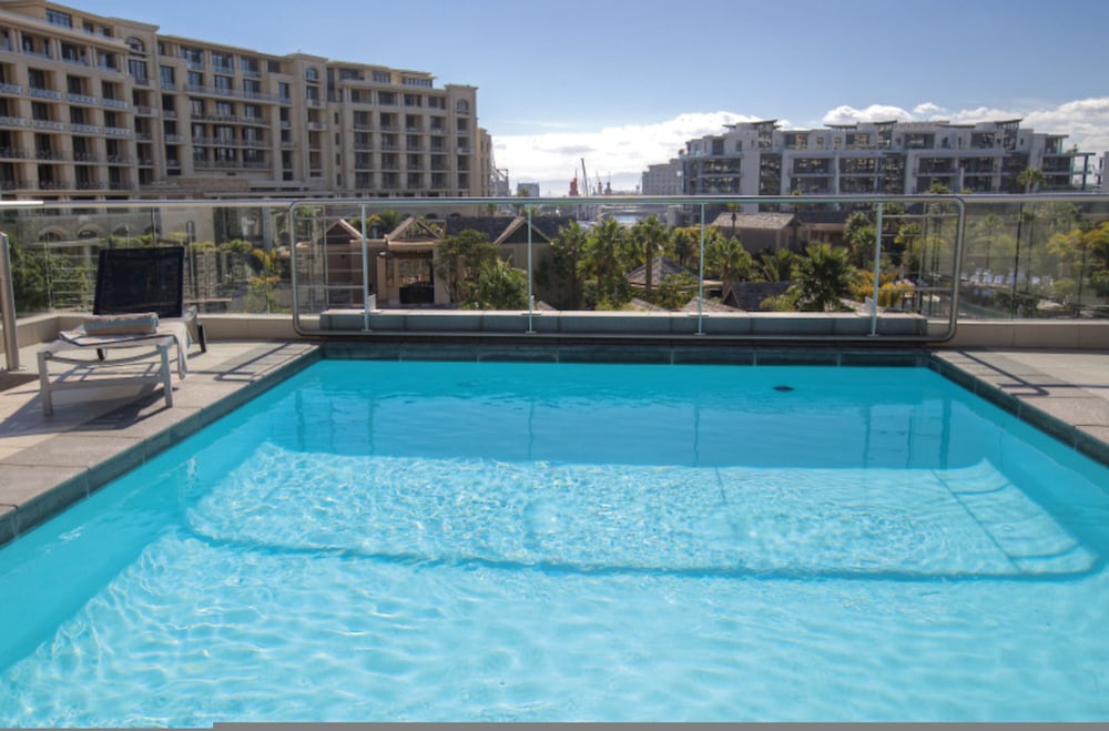 Waterfront Deluxe One Bedroom Apartment - 412