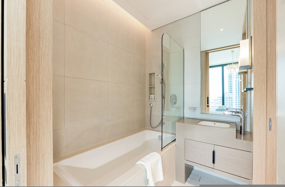 Luxury at JBR Jumeirah Gate Tower 1