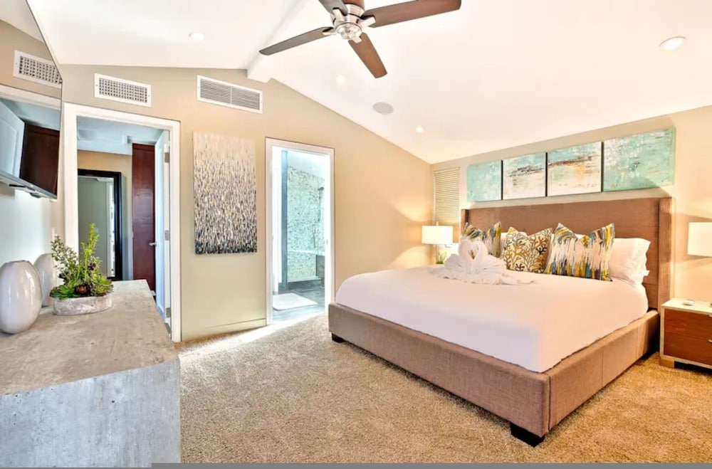 7 Br 2 Hot Tubs Rooftop Beach Block Ocean View