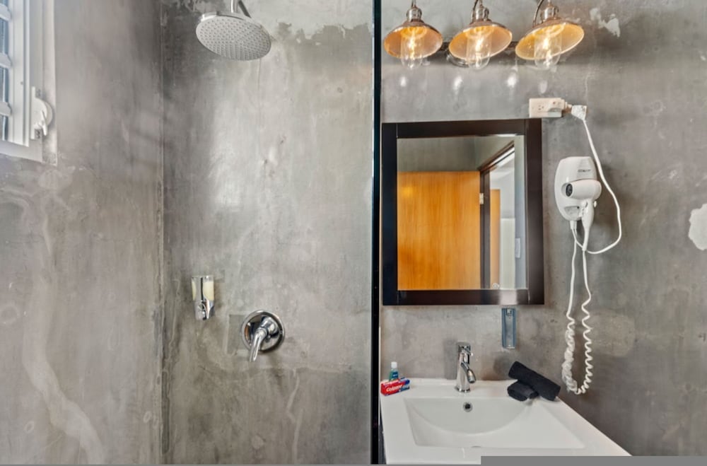 Otium Vacation Rental With Pool Steps From The Beach Parking Pet Friendly
