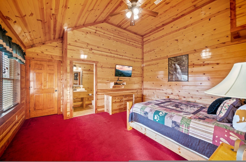 Exquisite Getaway w Indoor Pool Theater