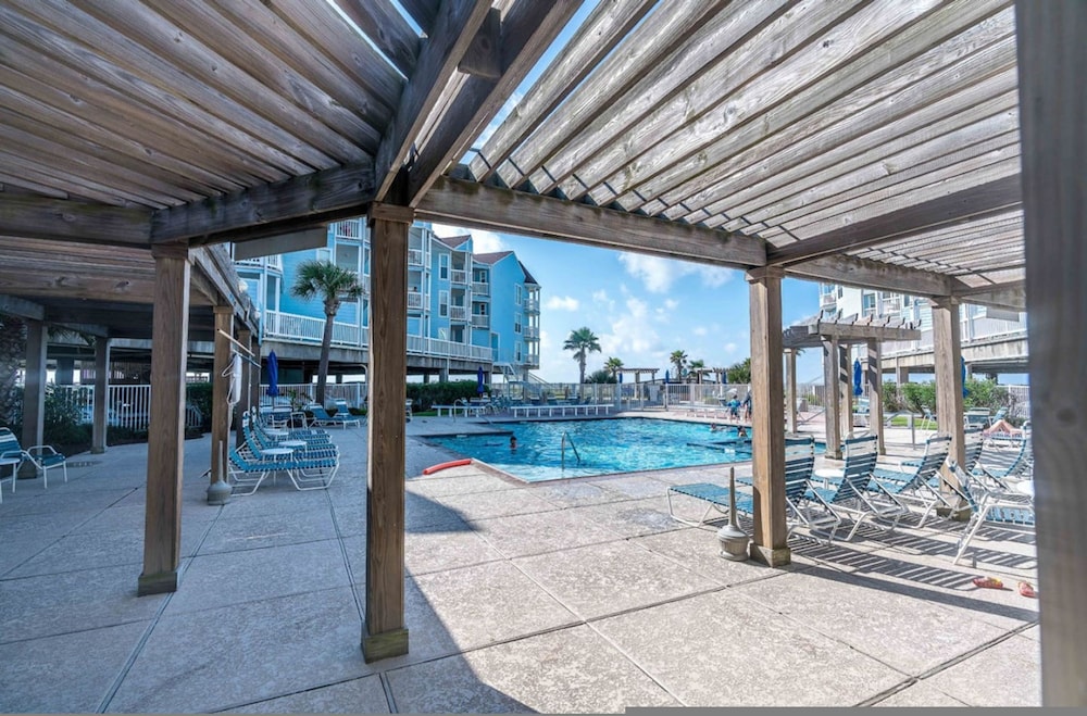 Beautiful Blue Heron Sleeps 6 Great Views