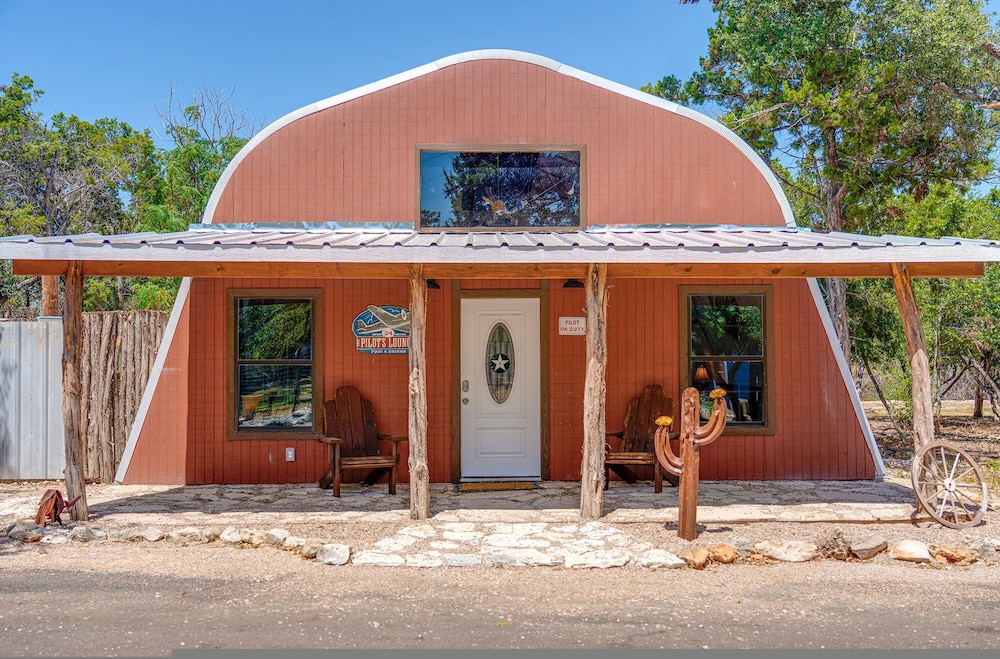 Terracotta Oasis - Wimberley for 30 Guests