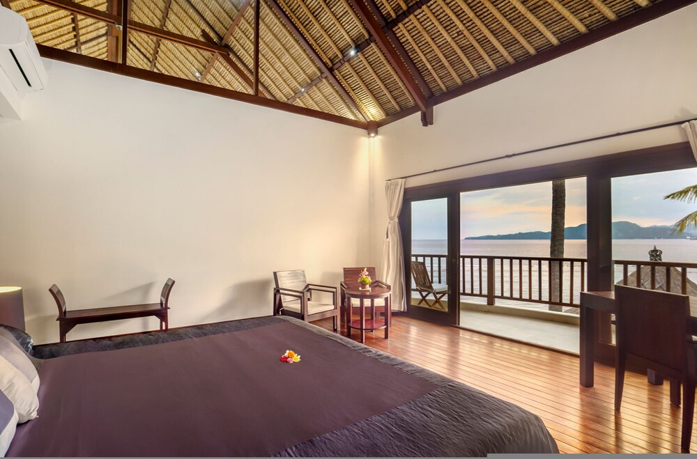 Villa Blanca by Alfred in Bali - Modern Luxury 5 Bdr Oceanfront Villa in Candidasa
