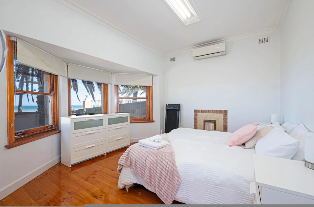 Serenity by the Sea in Largs North