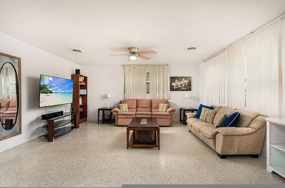 Beach House 3 bed 2 Bath in Ormond Beach FL view 4