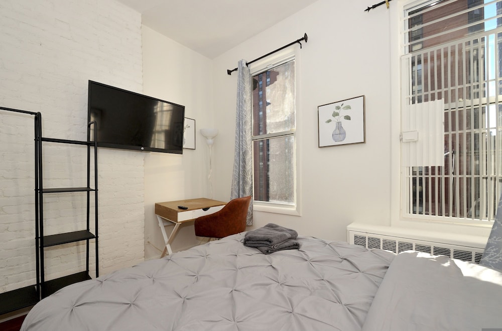 Spacious 2BR on the Upper East Side Steps From Central Park