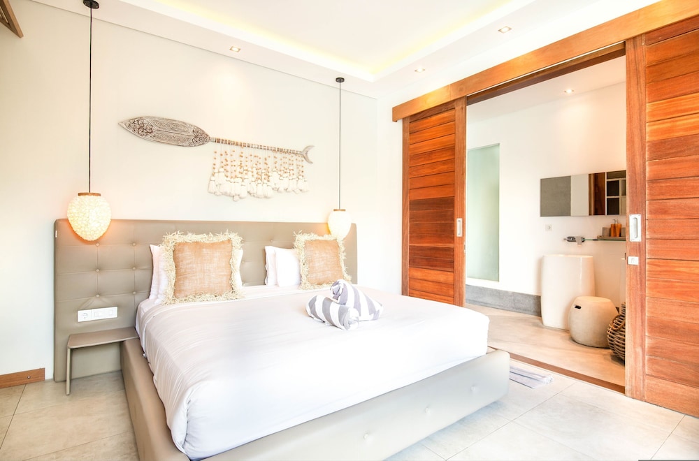 Niko 2 R New Villa Close to Finns Beach Club
