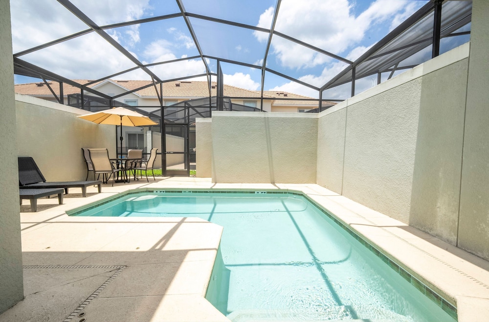 Beautiful 4 BR Close to Disney