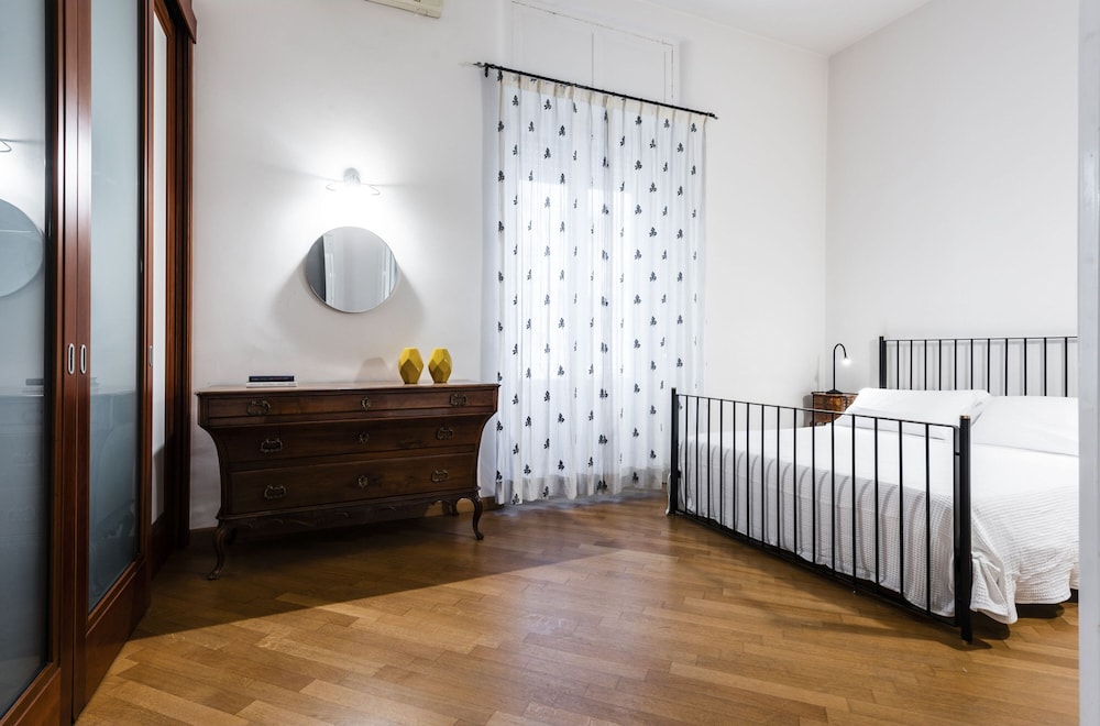 Agata Apartment With Balcony by Wonderful Italy