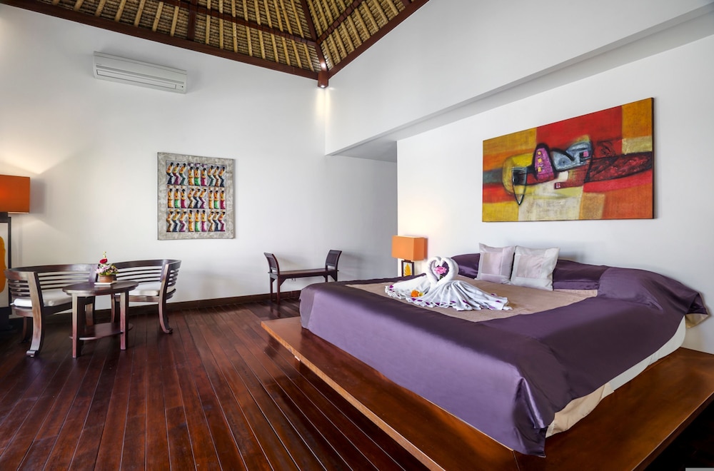 Villa Blanca by Alfred in Bali - Modern Luxury 5 Bdr Oceanfront Villa in Candidasa