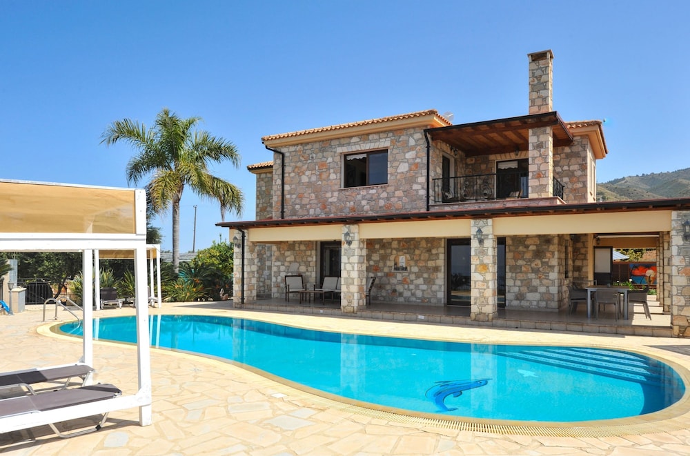 Sunset View Villa in Argaka