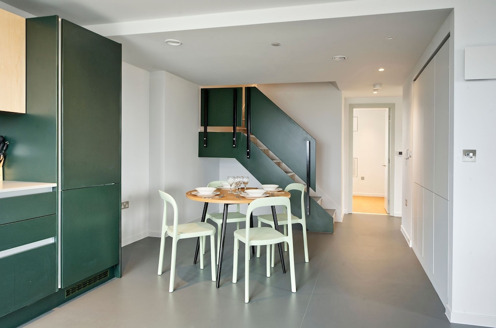 Sensational Two-bedroom Apartment in East London
