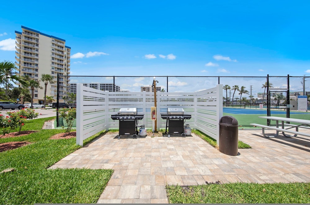 Estero Beach Tennis 1004c Direct Gulf Water Views