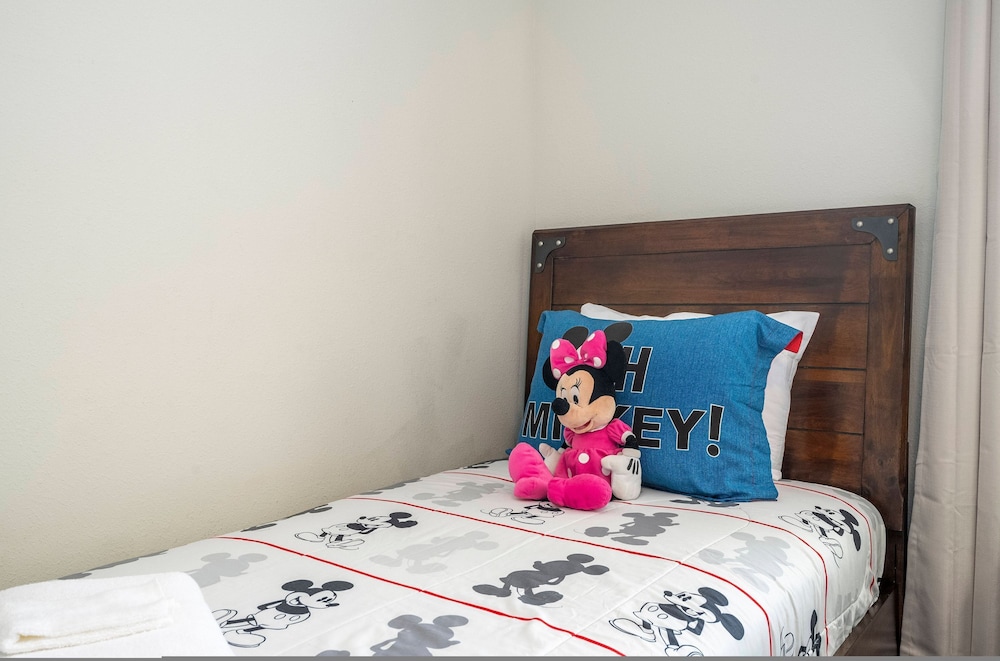 Storey Lake 4 BR With Private Pool