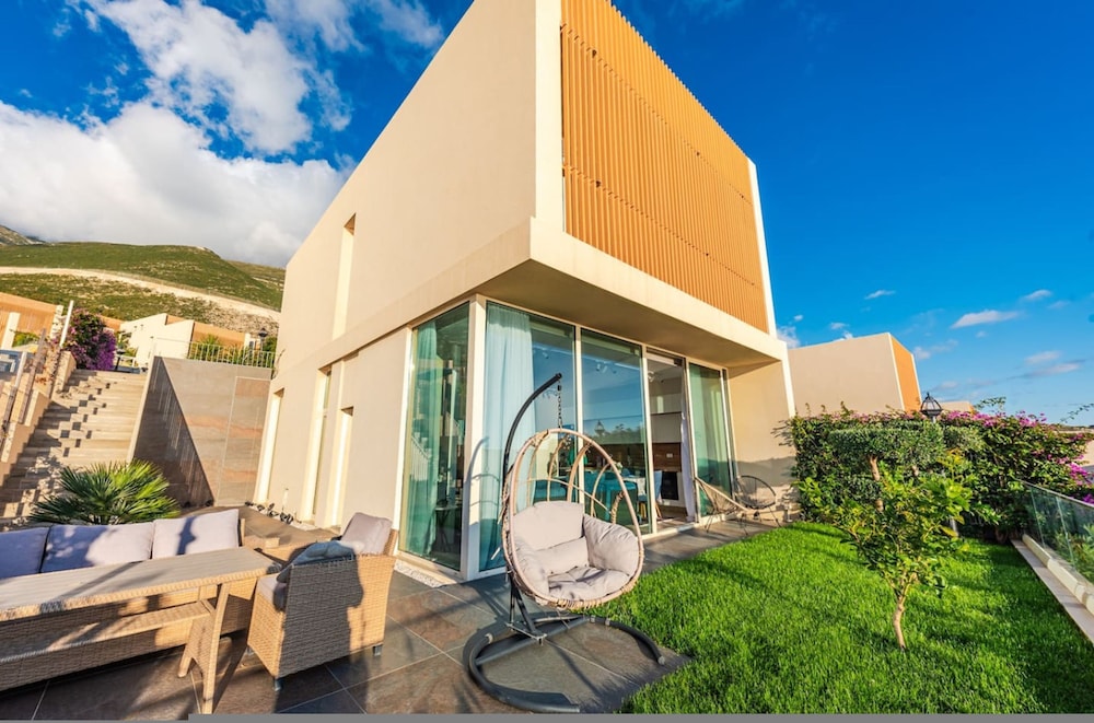 Golden Glow Villa Green Coast
