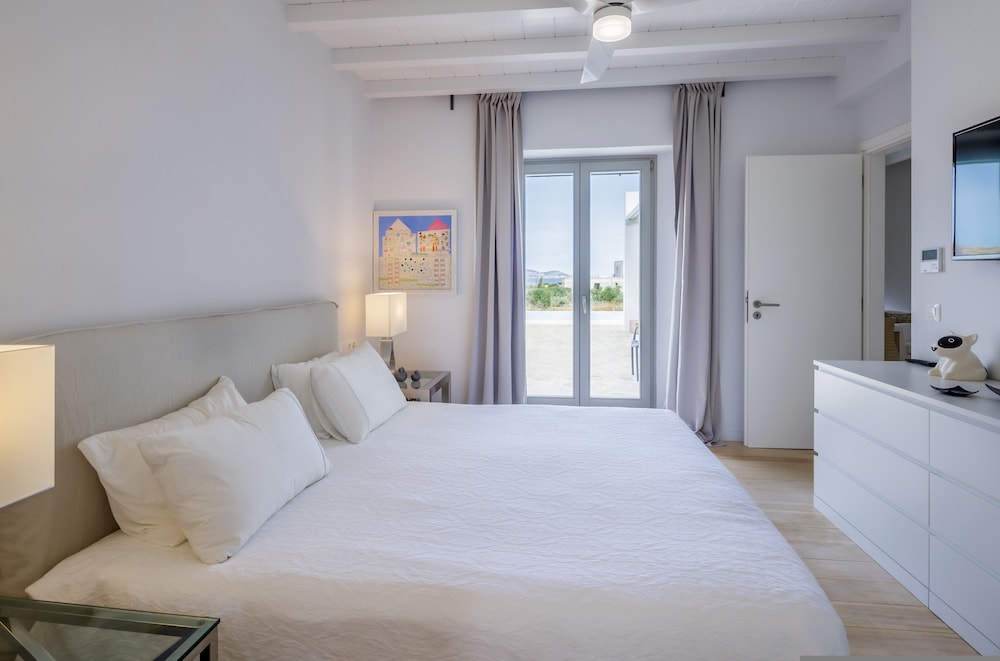The Gallery Home - Elegant Villa In Antiparos