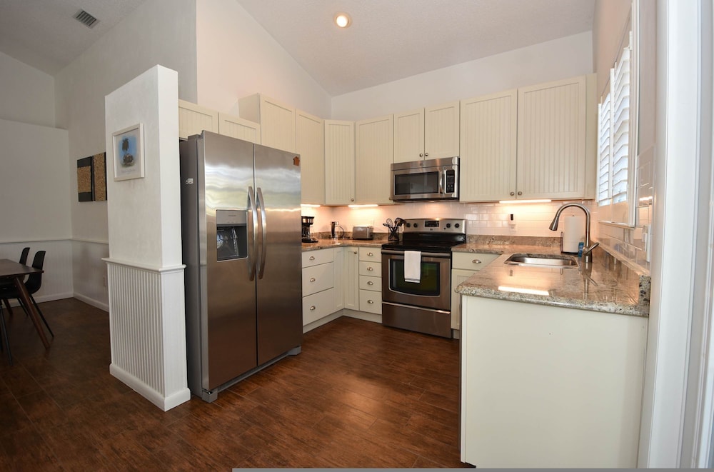 Sea Colony Cottage - Beachside Cottage in Beachfront Community w Pool