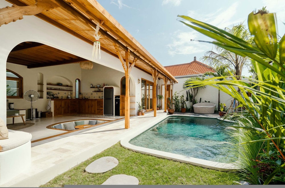 Villa Canggutopia 2 by Alfred in Bali - Romantic 1BD Villa Canggu Near the Beach