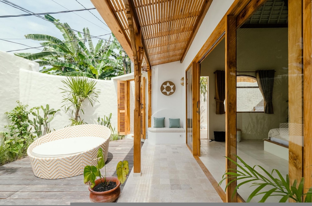 Villa Canggutopia 3 by Alfred in Bali - Tropical 1BR Villa in Heart of Canggu Echo Beach