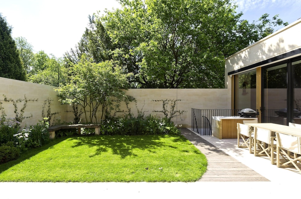Stunning 5 bed Fulham Home w Indoor Pool Sauna and Private Garden