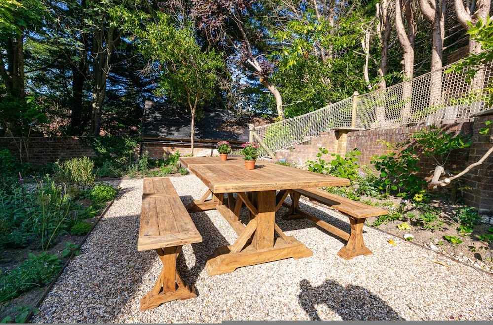 Honeypot Cottage - From 500 Per Night