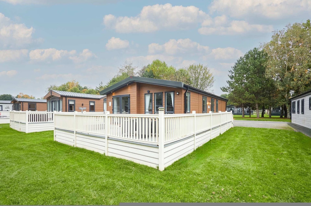 Host Stay Water s Edge Lodge