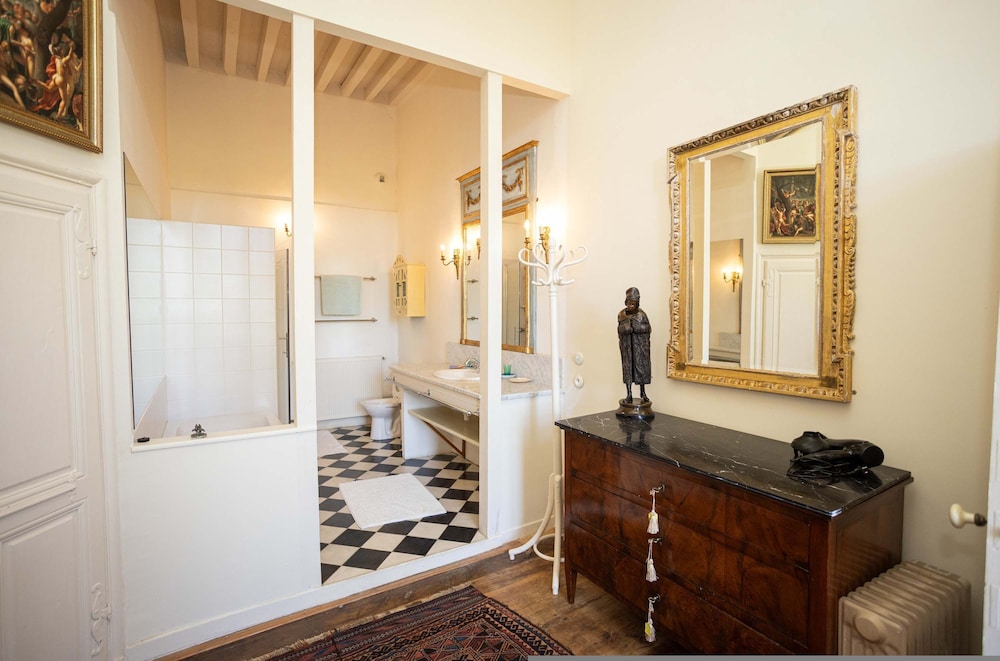 18th Century Ch Teau With Stunning Pool Gardens