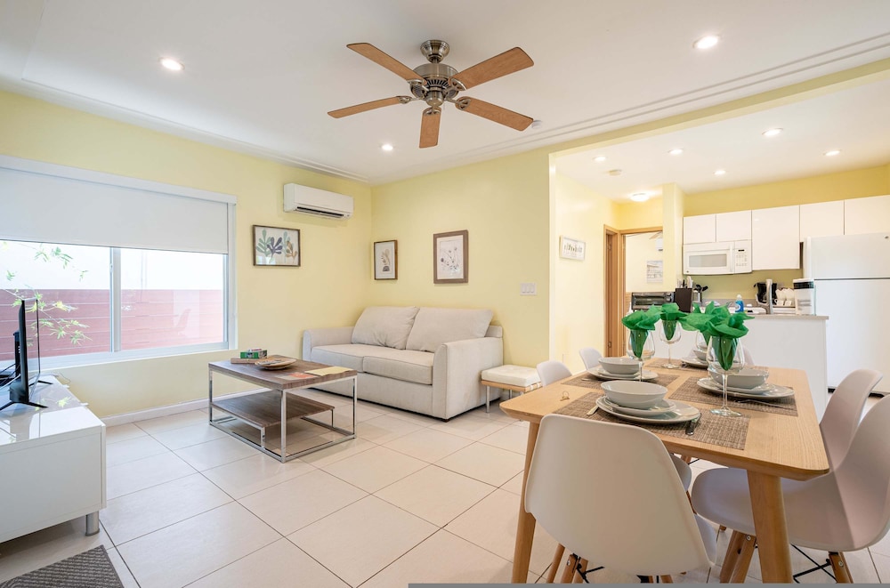 Casa Del Mar Beach Apartment Suite 1