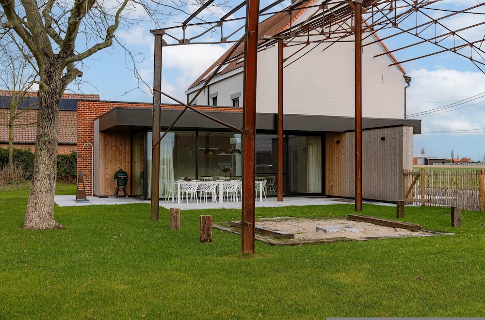 Vacation Home for 6 Person and Beautiful Garden