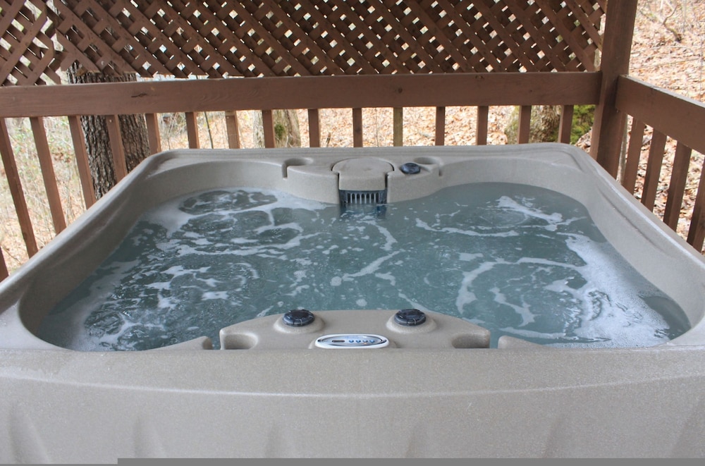 Romantic Honeymooner Hot Tub Jacuzzi Swing FP view 4