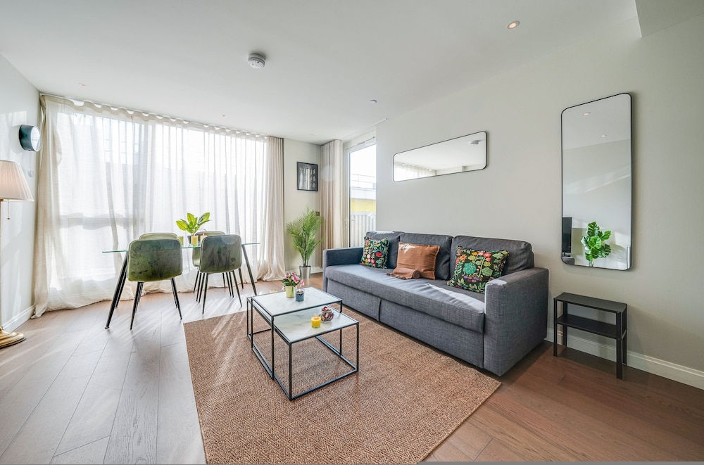 Central London Stay in Vauxhall With Balcony