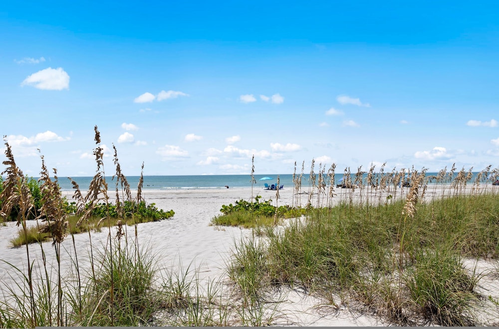 Loggerhead Cay 472 - Beach Front Pet-friendly
