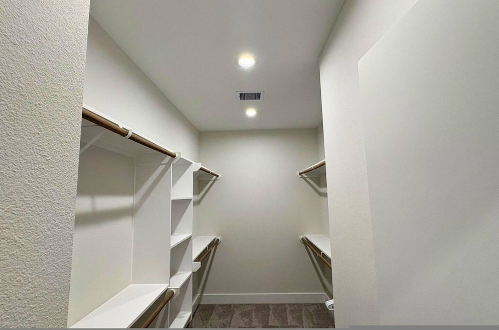 Gated Modern 3BR Near Downtown Med Center