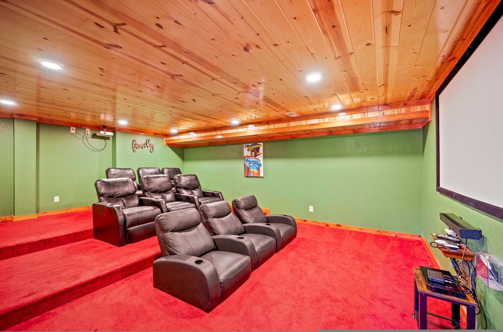 Exquisite Getaway w Indoor Pool Theater