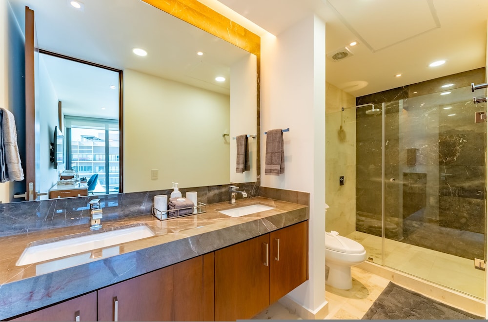 Ph Ocean Lux at Marila Condo