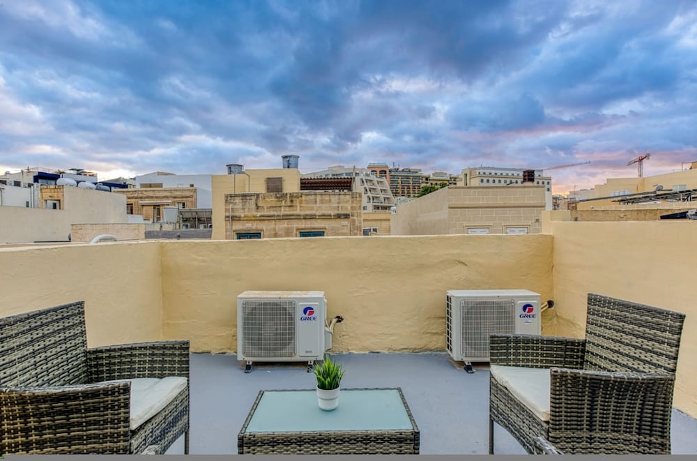Lilly the Traditional Maltese Townhouse in Sliema
