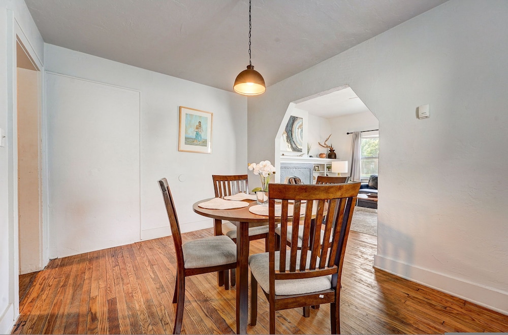 2BR Cozy House Near Paseo the Art District