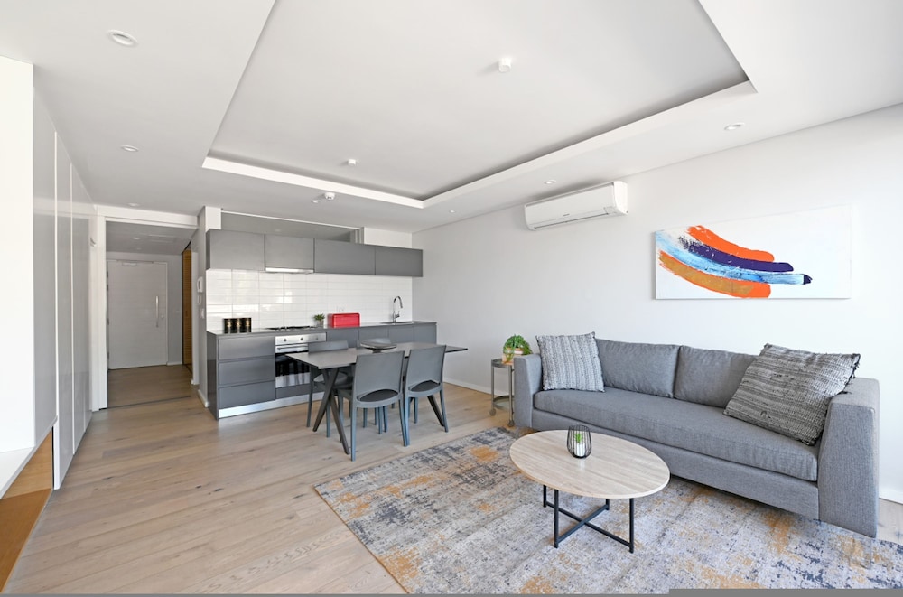 One Bedroom Green Point Spacious