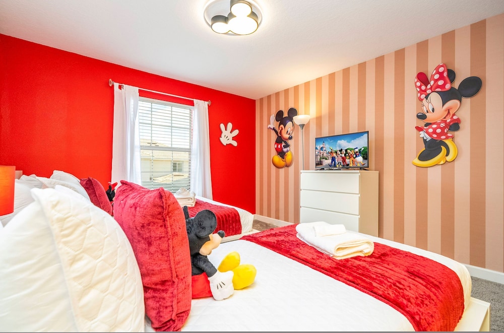 Beautiful 4 BR Close to Disney