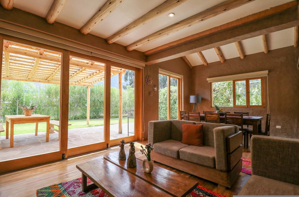 w Majestic 3BR House in Villa Sagrado