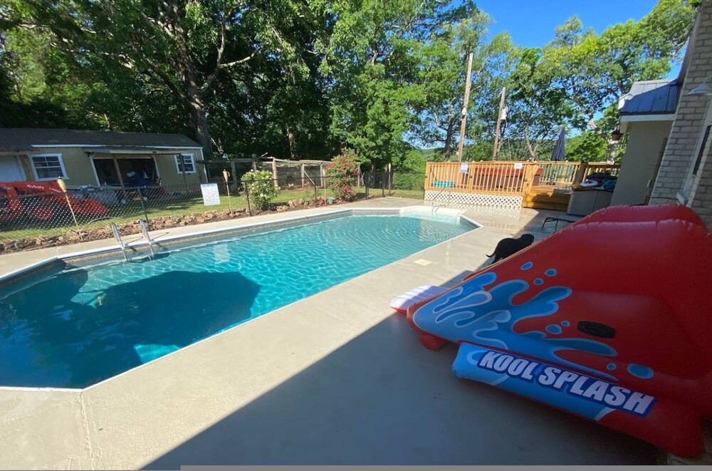 Beautiful Room Just Waiting for You Pool IS Closed