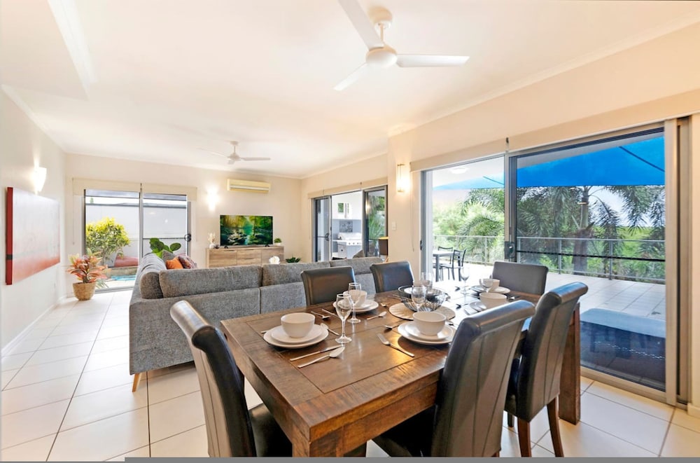 Zen Saltwater Retreat Balcony Pool Seaview
