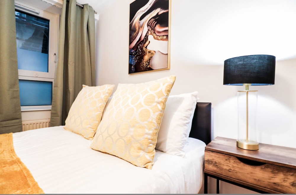 Gorgeous 3 Bedroom Hampstead Property