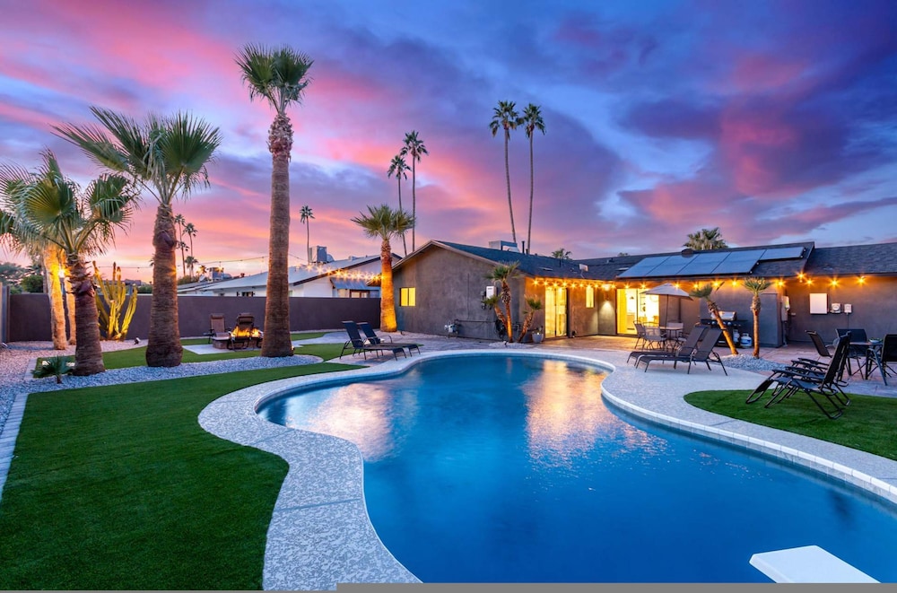 NEW Greystone on Osborn Heated Pool Firepit