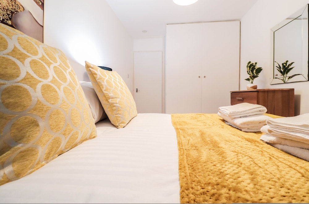 Gorgeous 3 Bedroom Hampstead Property